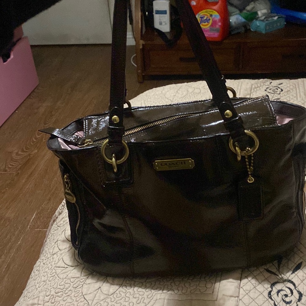 Brown leather vintage coach bag authentic.